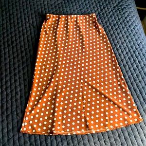 Adorable poke-a-dot MIDI Skirt in great condition